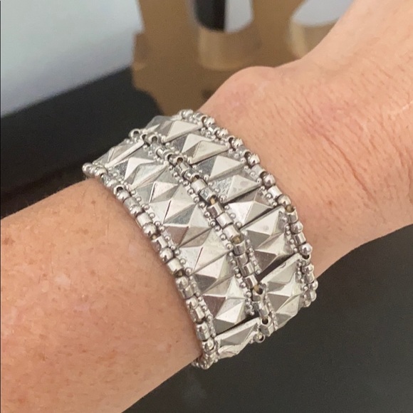 Forever 21 Other - Elastic / stretch bracelet💖